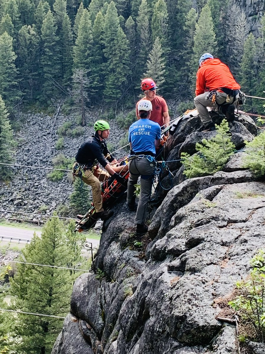 Active911's tweet photo. Happy National First Responder Day to every firefighter, law enforcement officer, EMT, paramedic, and search and rescue volunteer out there.

What you do matters. Thank you. #NationalFirstRespondersDay #PublicSafety #Active911 https://t.co/drmdPapXak