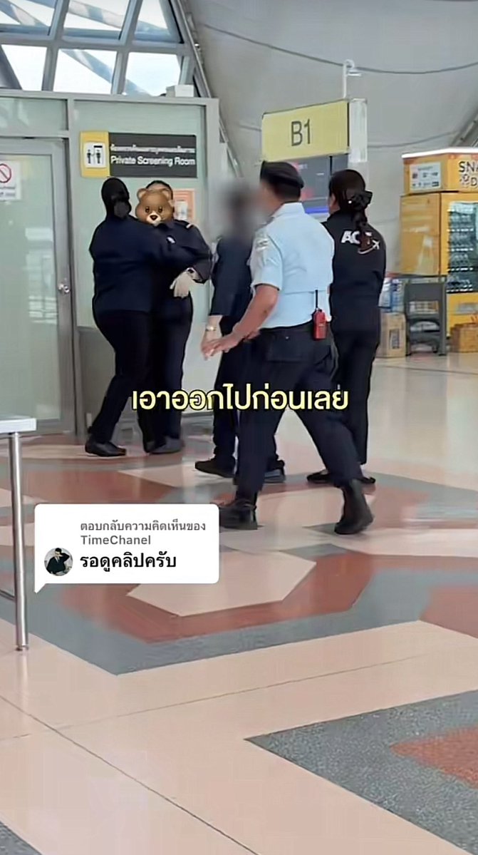 sunnflowergirl's tweet photo. คลิปเหตุการณ์ในสนามบิน #แก้มกี้ มาแล้ว 🚨
- เพื่อนร่วมงานของจนท.คนนี้ยังพูดว่า “คือตัวเขาเองก็ยังไม่ค่อยปกติเท่าไร คือยังมีอารมณ์โวยวายอยู่บ้าง”
- แล้ว จนท.คนอื่นยังบอกอีกว่าเขาทำงานมานานแล้ว และเขาก็พยายามห้าม จนท.คนนี้แล้ว
- สุดท้ายแล้วคือให้พี่แก้มคอมเพลนไปทาง AOT https://t.co/ouqqhGXiru