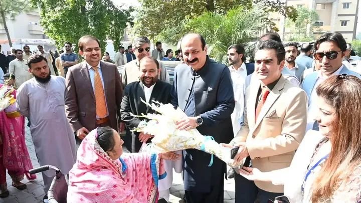 PMsYouthProgram's tweet photo. Chairman Rana Mashhood visited Shaheed Benazir Bhutto Women University, Peshawar, to attend the seminar “Socioeconomic Empowerment of Dukhtaran-e-Pakistan.” He highlight PMYP initiatives, including proposed provision of 250,000 Chromebooks to students nationwide https://t.co/B58suuxXCp