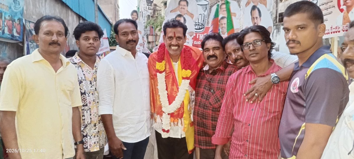 TheBongChh's tweet photo. GVMC Vizag 📍 

Siva Prasad Garu who was associated with @PawanKalyan garu since 1996 is contesting  37th Ward Corporator Candidate from Janasena 💯🎯

#VoteForGlass https://t.co/bBVoaj1zHB