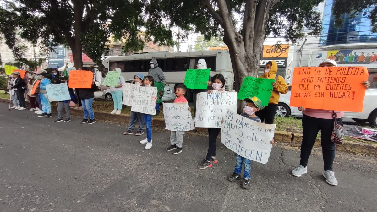 michangoonga's tweet photo. #Morelia Integrantes del FNLS se manifiestan al exterior del Palacio de Justicia

⚠️Toma precauciones https://t.co/xGy9Qna5Xy