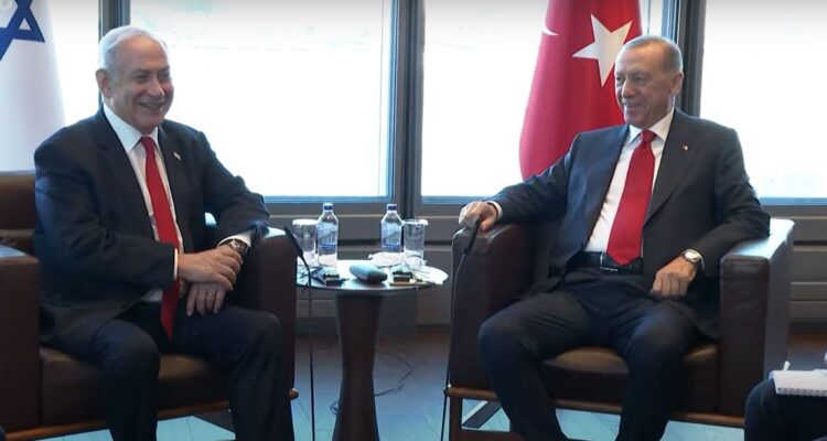 Orthodoxe's tweet photo. On the left, the typical Turkish state : Sultan Magog next to Gog
On the right, the typical Russia: Orthodox Empire, protector and bearer of Christ https://t.co/CyFdVCOx36