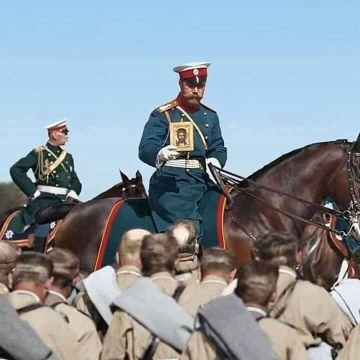 Orthodoxe's tweet photo. On the left, the typical Turkish state : Sultan Magog next to Gog
On the right, the typical Russia: Orthodox Empire, protector and bearer of Christ https://t.co/CyFdVCOx36