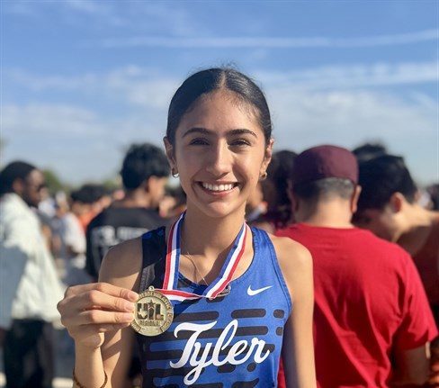 Tylerpaper's tweet photo. Tyler’s Amy Vazquez wins regionals, highlights area cross country state qualifiers dlvr.​it/TW5btW #CrossCountry #RunFast #StateQualifiers https://t.co/972VgFunPZ