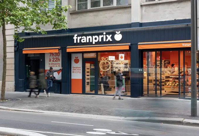 F_Desouche's tweet photo. « On va les égorger les sales blancs. On va se venger de ce pays au nom d’Allah » : à Paris, un homme interpellé dans un supermarché pour apologie du terrorisme (MàJ : Fathi B., 38 ans, dit avoir un problème avec la France et s’être levé du mauvais pied) https://t.co/1tAylq5eck https://t.co/mXz331tCZd