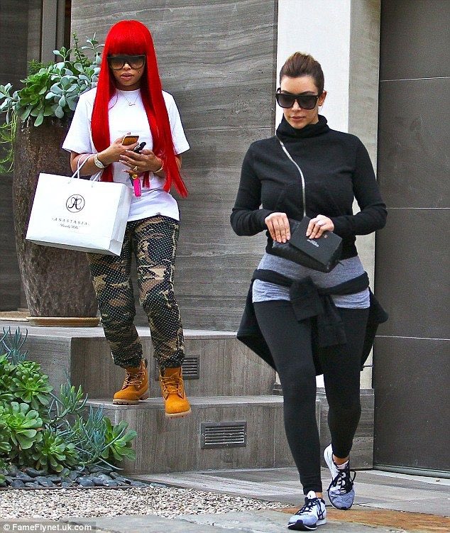bleachedfrontal's tweet photo. We used to get our periods at the same time. https://t.co/m3sIfHPXCC
