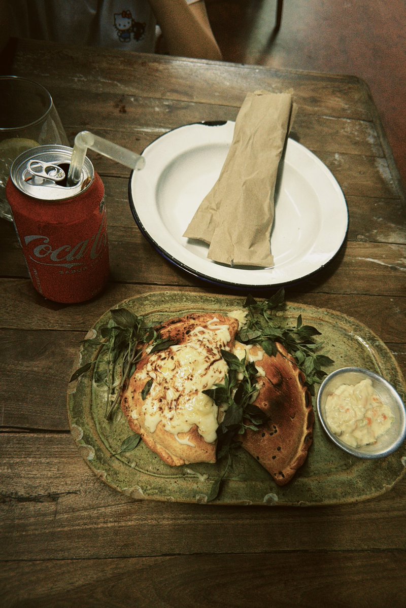 mariilustra's tweet photo. Hoje comecei a frequentar APENAS restaurantes de Recife que se posicionaram a favor do PT, quero que lugares bolsonaristas AFUNDEM! https://t.co/gcD4S2kFjB