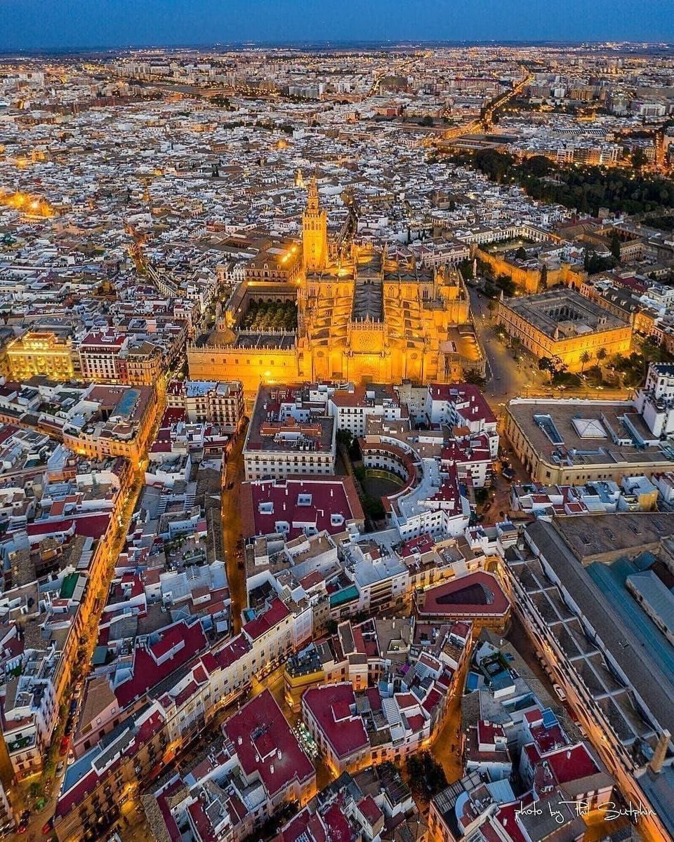 PrettyCitiesX's tweet photo. Seville, Spain 🇪🇸 https://t.co/cd5IjCN6Ya