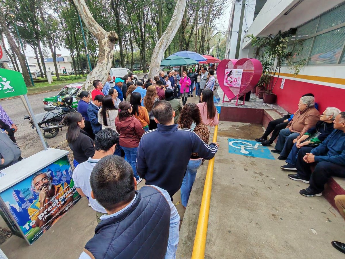 ISSSTE_Veracruz's tweet photo. 🧡🎀 La Fundación LEPACH A.C., Patronato del CECAN, instaló un centro recolector fijo en la Representación Estatal del ISSSTE Veracruz para reunir apoyos destinados a pacientes con cáncer.

🤝 Una acción de colaboración y solidaridad en el marco del Día Naranja y Octubre Rosa. https://t.co/SixUDjLFRk