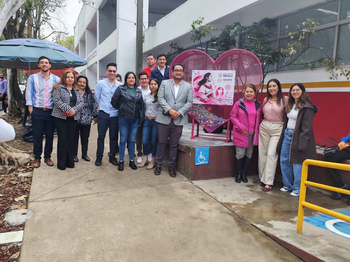 ISSSTE_Veracruz's tweet photo. 🧡🎀 La Fundación LEPACH A.C., Patronato del CECAN, instaló un centro recolector fijo en la Representación Estatal del ISSSTE Veracruz para reunir apoyos destinados a pacientes con cáncer.

🤝 Una acción de colaboración y solidaridad en el marco del Día Naranja y Octubre Rosa. https://t.co/SixUDjLFRk