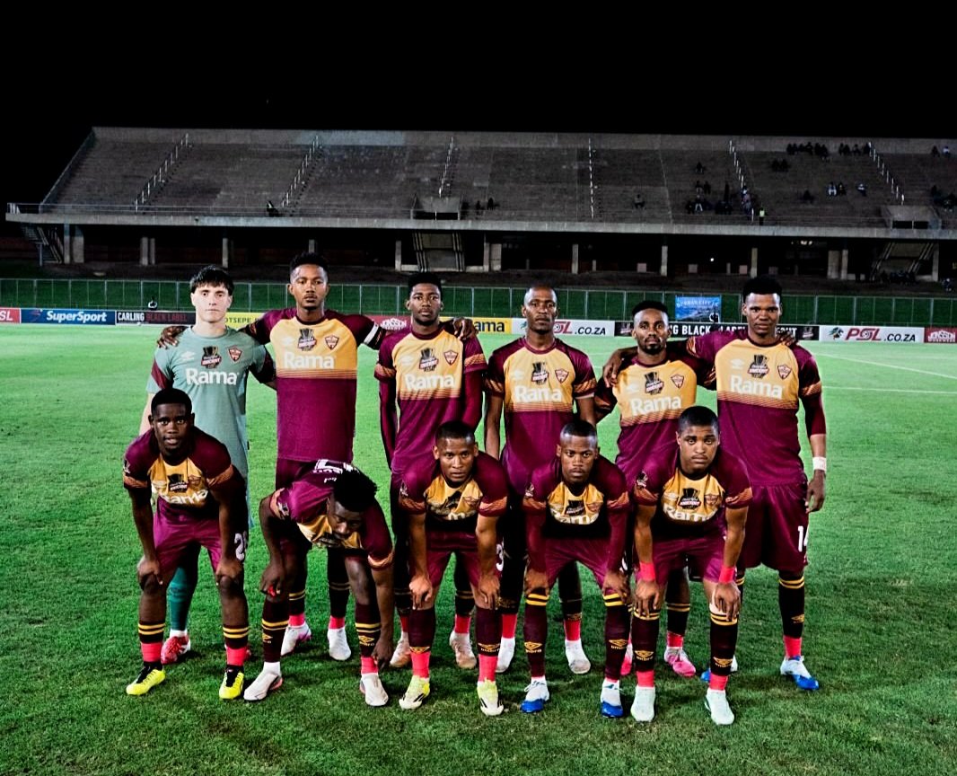 UnplayableZA's tweet photo. 𝗦𝗧𝗘𝗟𝗟𝗜𝗘𝗦 𝗜𝗡 𝗟𝗔𝗦𝗧 𝟴!

Stellenbosch FC defeats Durban City 2-0 to reach the Quarterfinals.

Kwayiba ⚽️⚽️

#CarlingKnockoutCup 
#UNPLAYABLE https://t.co/qM6uzbraVb