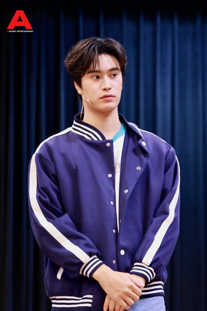 around_ent's tweet photo. “เจมีไนน์ นรวิชญ์” ในบรรยากาศการซ้อม “รักแห่งสยาม The Musical” ก่อนเตรียมเปิดม่านการแสดง 11-25 ธันวาคมนี้

#GeminiFourth #เจมีไนน์โฟร์ท 
#Gemini_NT #เจมีไนน์ 
#รักแห่งสยามTheMusical https://t.co/j2KT9m42E0