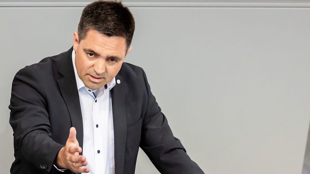 welt's tweet photo. AfD-Politiker Kaufmann – „Für mich ist es eine Nötigung“ https://t.co/uMsCSf88I3 https://t.co/JqiAr15wtN