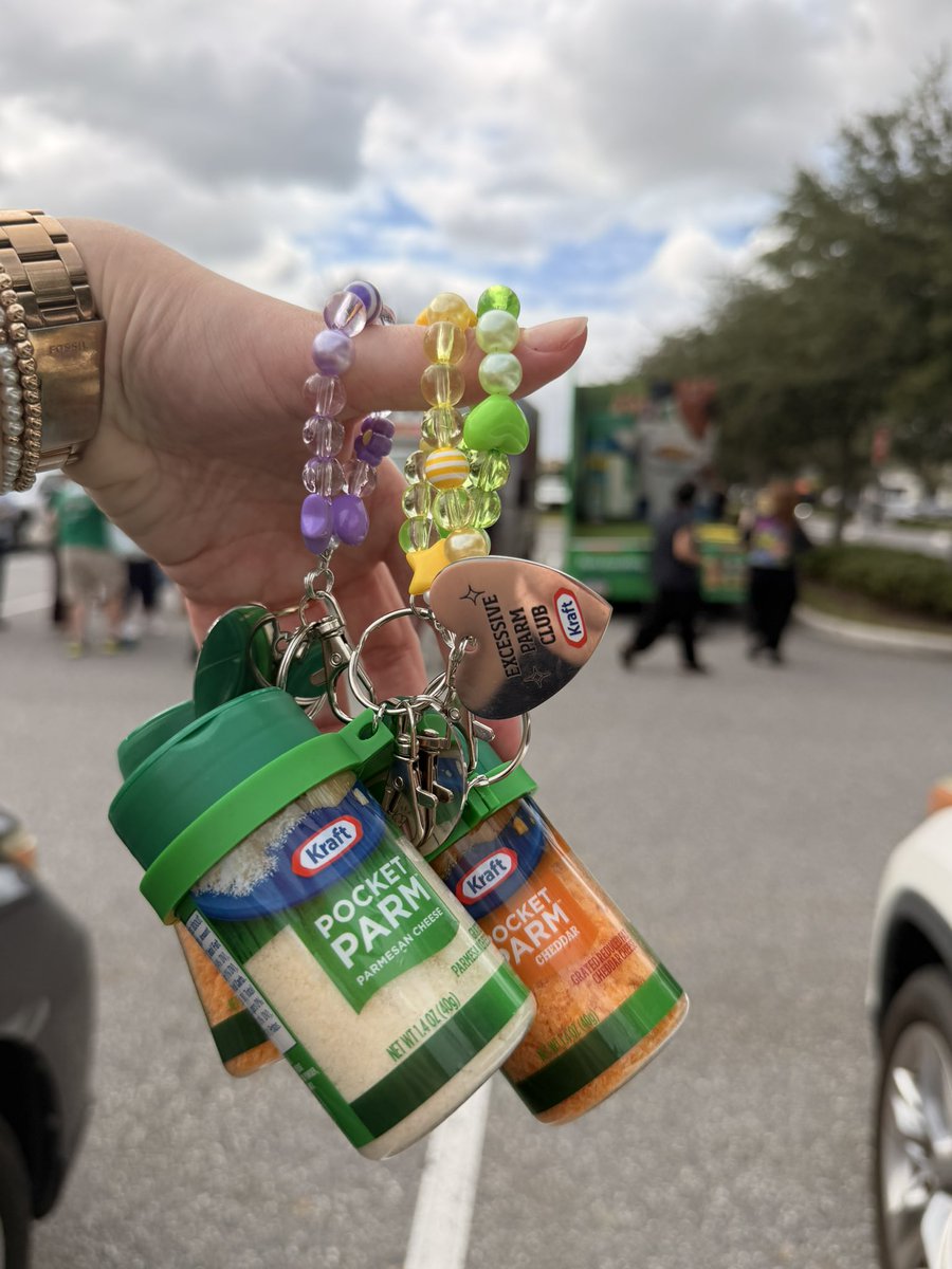 melschnef's tweet photo. they gave me free parm on a keychain on the way home from work https://t.co/qlAGOykKsB