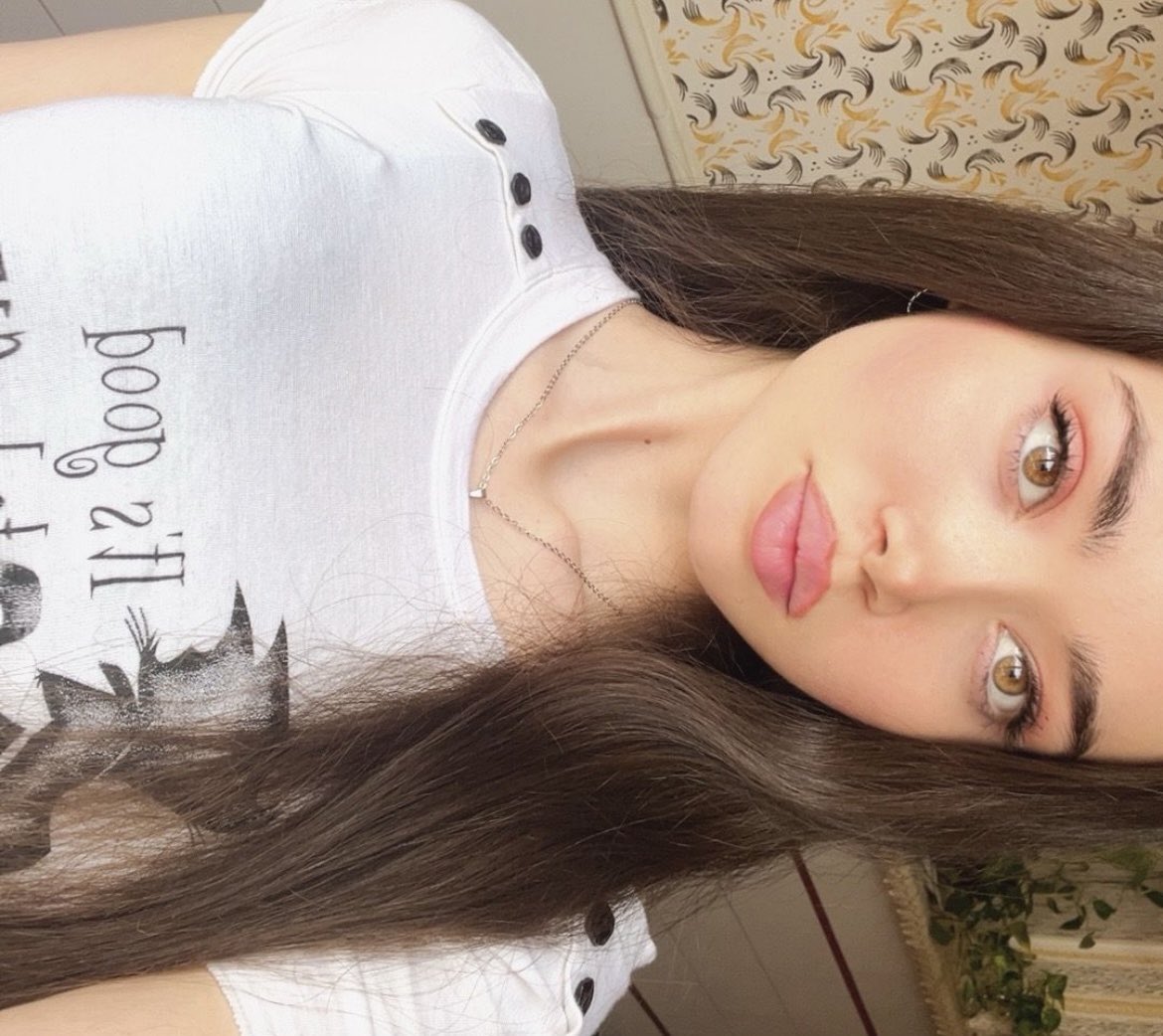 Yeganeiew8's tweet photo. Persian girl🎀🤍 https://t.co/gtkOrZNR0c