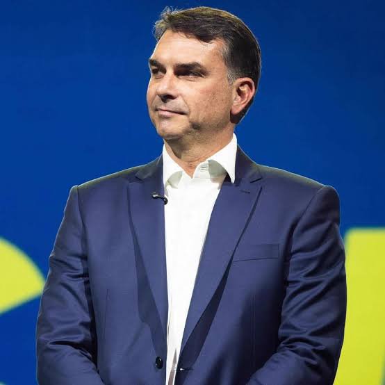 EricTrumpQG's tweet photo. The White House just announced that Flavio Bolsonaro “will return to Brazil” and “bring freedom and prosperity” back to Brazil. https://t.co/Z3kyd0vsbi