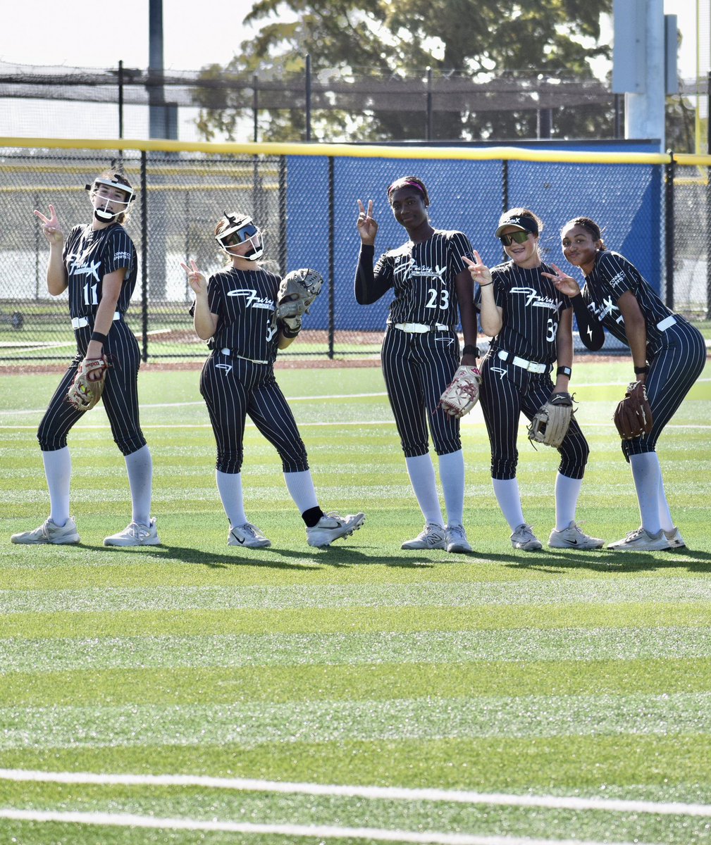 AddiSmith2028's tweet photo. Good weekend at Ray Seymour finished 3-2 overall in 18’s against some strong competition. Back to work to clean up some things. Thank you to all of the coaches that stopped by to watch our games! See you at Top25!  @JillCHigdon @Brandon14Carr @FPXHigdonCarr @Jeremy_P_Higdon https://t.co/44WcvB1MmR