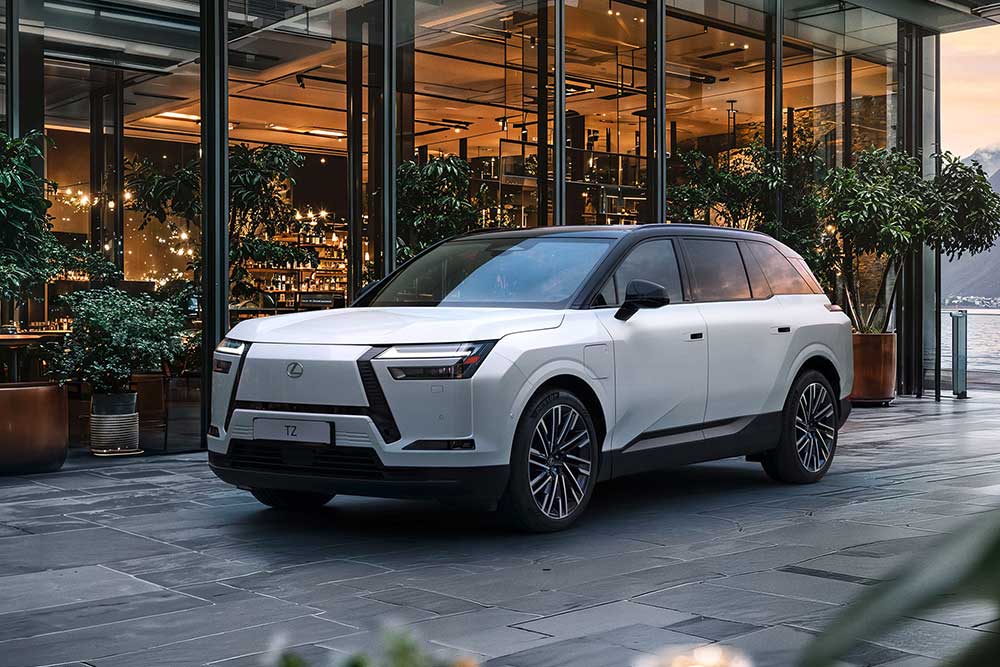 motormundial's tweet photo. 🚘 Lexus desvela la gama del nuevo TZ, un SUV 100 % eléctrico de 6 plazas que apuesta por el confort y la exclusividad
⚡ Dos versiones: TZ 450e de 313 CV y TZ 550e de 408 CV.
https://t.co/d0Q9xqi6Ea
#Lexus #LexusTZ #CocheEléctrico #SUV #Premium https://t.co/dDTfnE1QwL