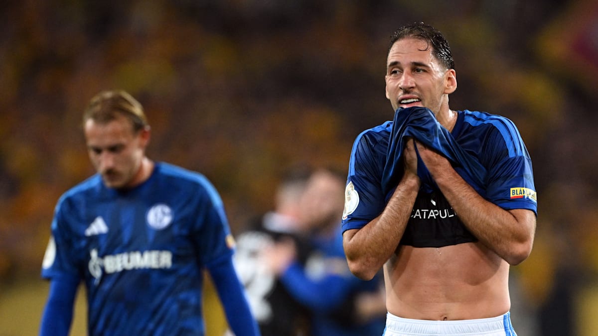 welt's tweet photo. Stuttgart und Freiburg jubeln in der Nachspielzeit, schwache Schalker scheiden aus https://t.co/IS82bYS9Og https://t.co/sLft0g35BC