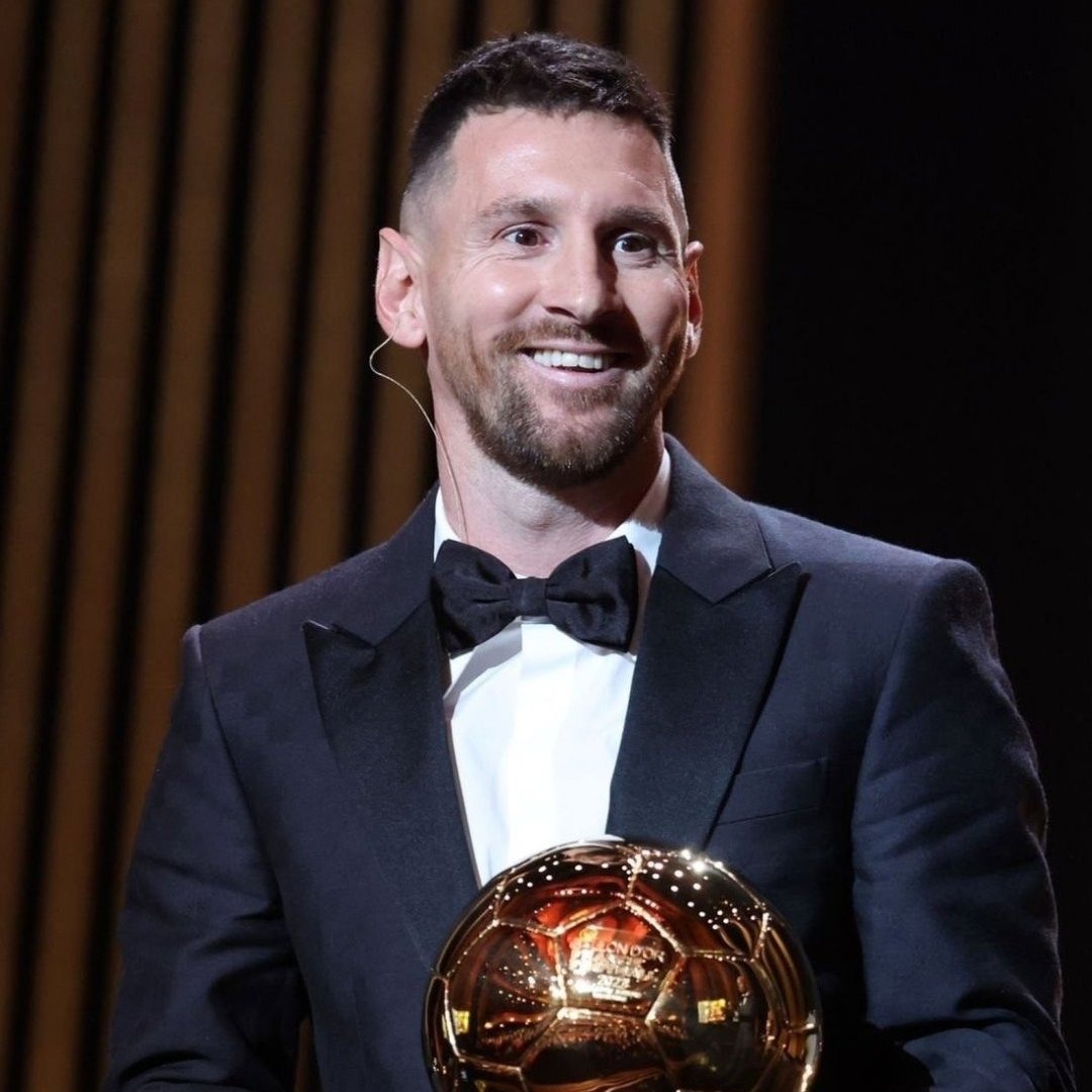 pusholder's tweet photo. Ballon d'Or of All Time oylamasının sonuçları:

1. Cristiano Ronaldo (2008)
2. Lionel Messi (2012)
3. Cristiano Ronaldo (2017)
4. Lionel Messi (2023)
5. Cristiano Ronaldo (2016)
6. Cristiano Ronaldo (2014)
7. Lionel Messi (2015)
8. Cristiano Ronaldo (2013)
9. Lionel Messi (2011)
10. Lionel Messi (2009)
11. Lionel Messi (2019)
12. Lionel Messi (2021)
13. Ronaldo Nazário (2002)
14. Lionel Messi (2010)
15. Ronaldo Nazário (1997)
16. Kevin Keegan (1979)
17. Johan Cruyff (1974)
18. Michel Platini (1984)
19. Franz Beckenbauer (1976)
20. Marco van Basten (1988)