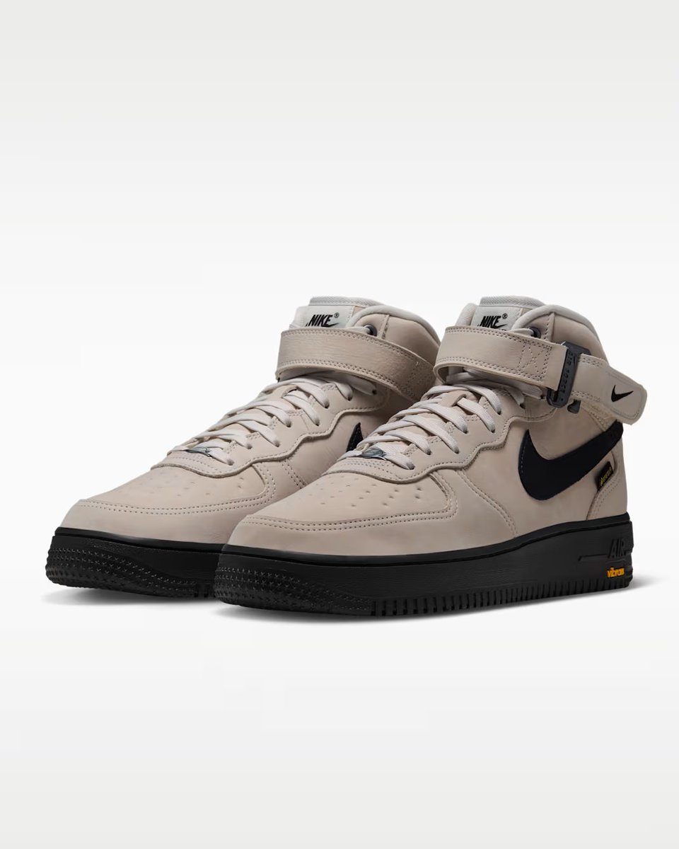 nicekicks's tweet photo. Nike Air Force 1 Mid GORE-TEX Vibram "Summit White" is in stock!

📲 https://t.co/Z8vcvPswpq https://t.co/d1QFbaHgkI