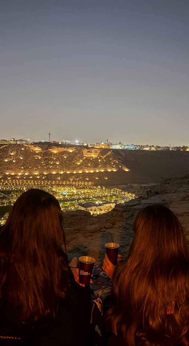 personlos's tweet photo. بداية الشتاااااء و أخيرا 
           🌃🌟 https://t.co/BFFxJJvHWD