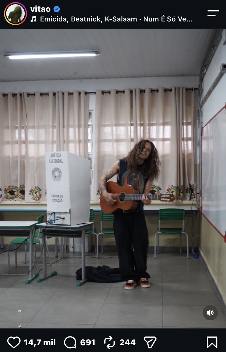 sabriisx's tweet photo. eu tô passando mal com os comentários no post do vitão KKKKKKKKKKKKKKKKKKKK https://t.co/RIwss1i1cL