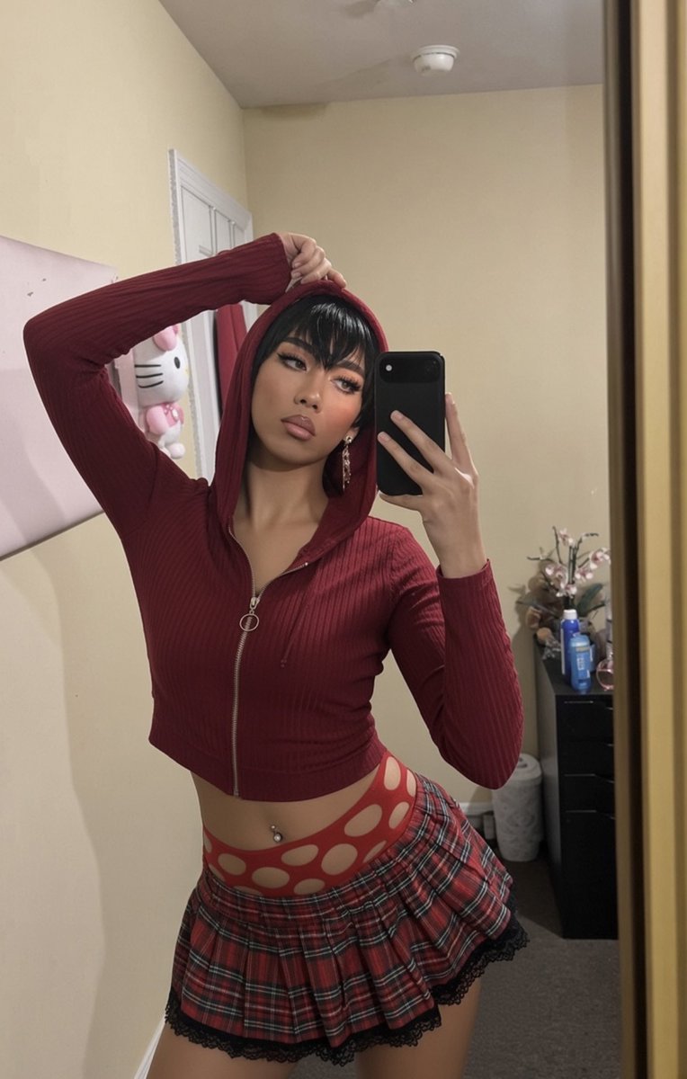 madvertvz's tweet photo. cover girl 💄 #fem #losangeles #sexcc https://t.co/yEsrgqJNt6