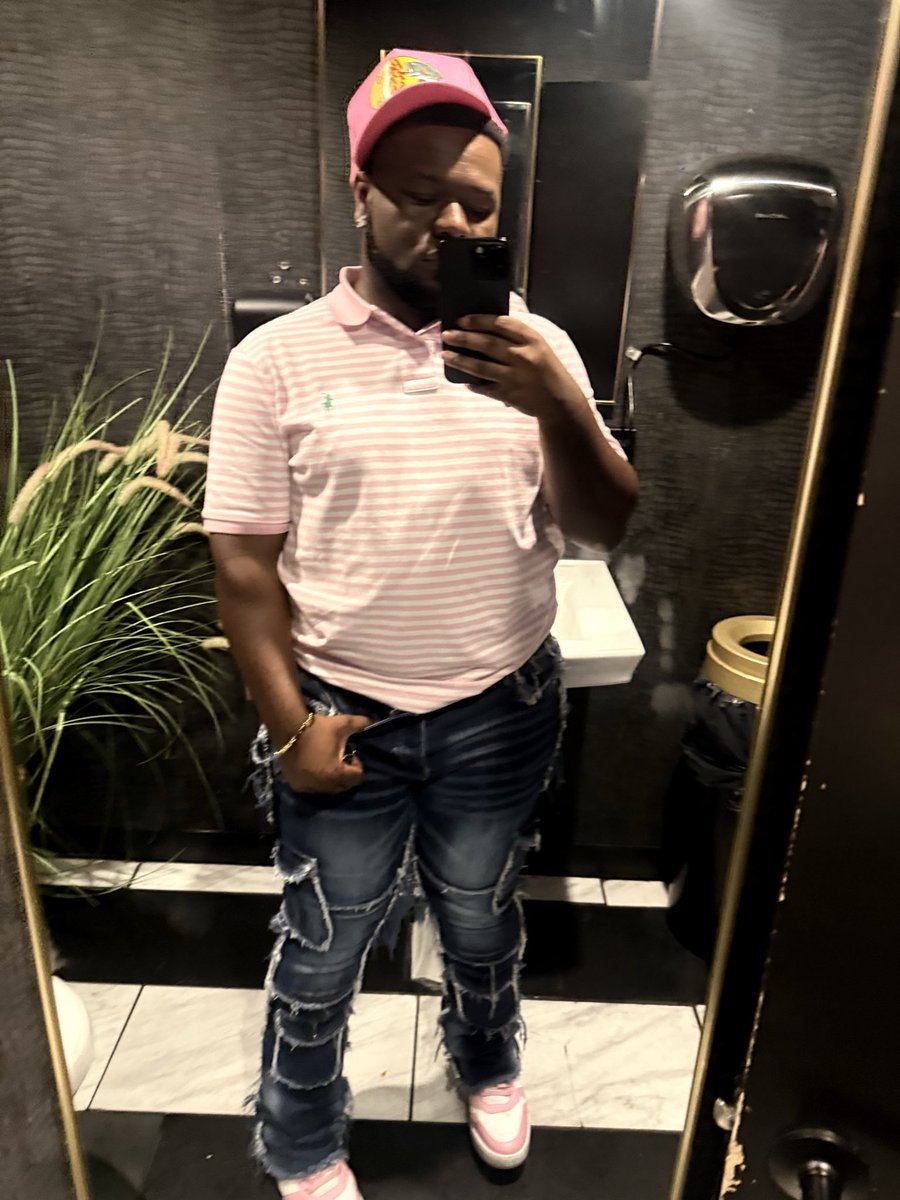 itsCO_LEAK's tweet photo. mind you, this you with your mama's child bearing hips 😭 https://t.co/sif1Ibe4Sl