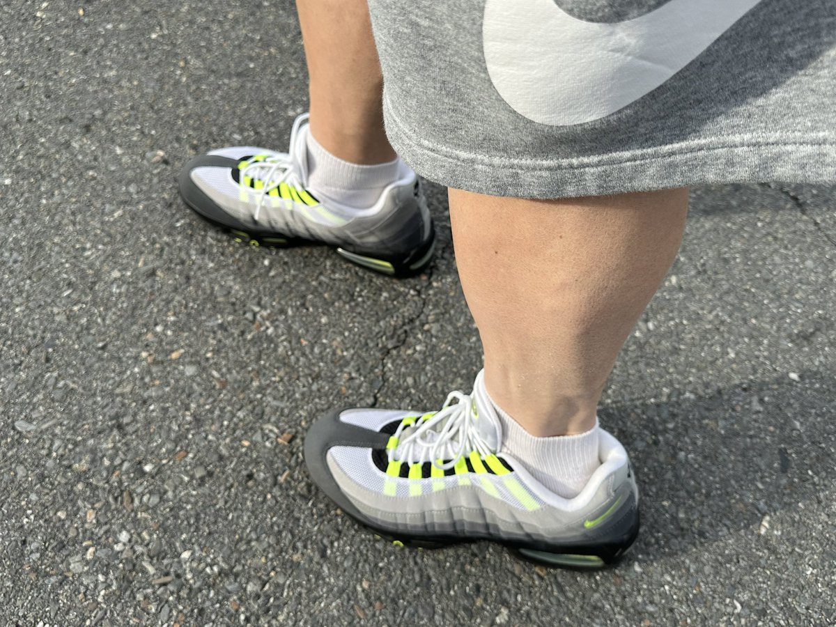 Gregy617's tweet photo. @nikestore #KOTD 26 Air Max 95 OG Neon Big Bubble https://t.co/VsawwnpN3y