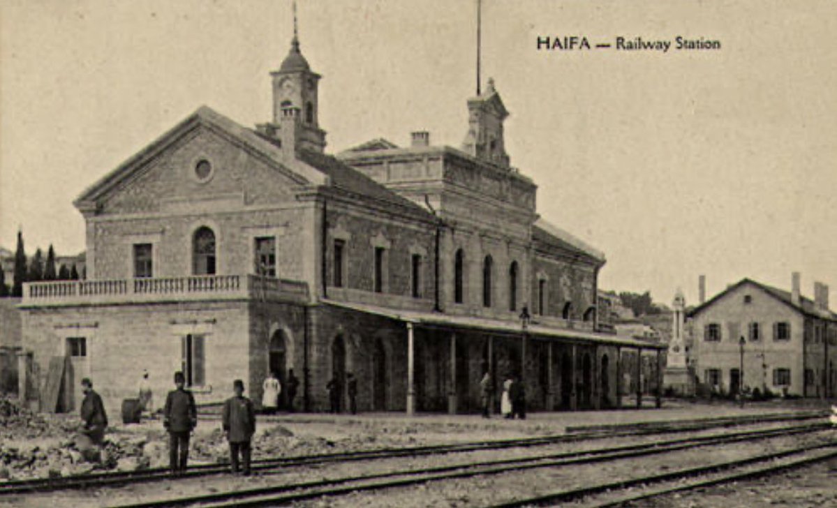 100_alpha's tweet photo. #Haifa Remembered
1 Old Railway Station mid 1930s
2 A licorice seller &amp; a bread seller on a public street 1932
3 Aerial view late 1940s early 50s
4 In Al-Jarina vegetable market 1920s 
#DontStopTalkingAboutPalestine https://t.co/nbFSgoZwK9