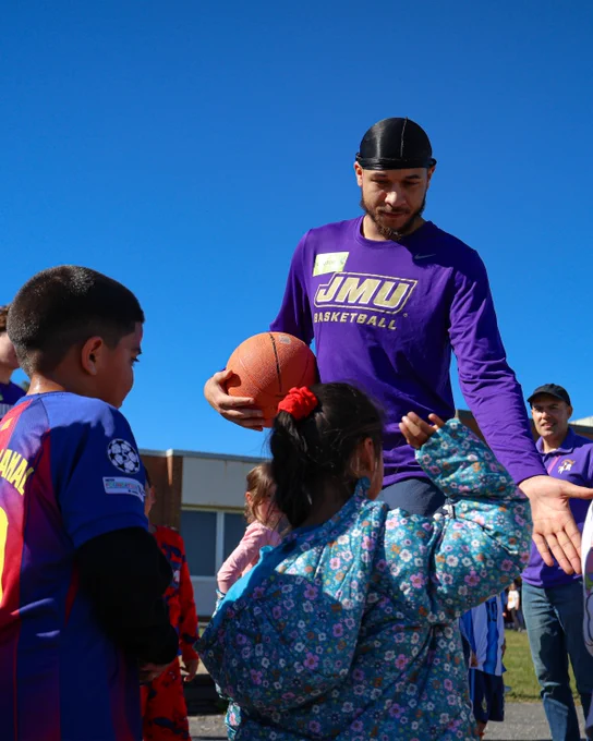 Image from JMU Men's Basketball (@JMUMBasketball)