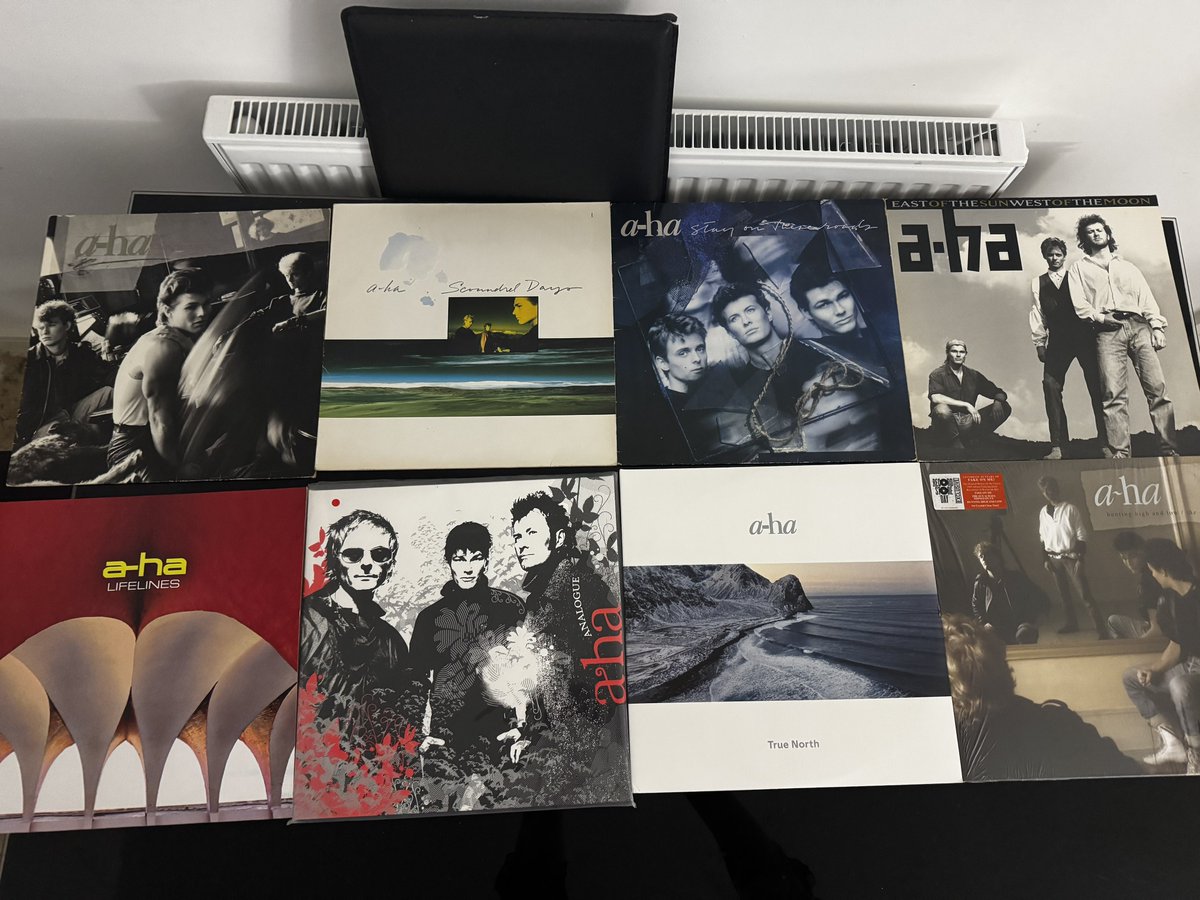 MsSpydaSam's tweet photo. @diamondlightsxp I’ve never thought to do this before, but here’s my a-ha 7 inches, 12 inches and vinyl albums, still a few to collect. #dlxp https://t.co/9vakgKytqQ