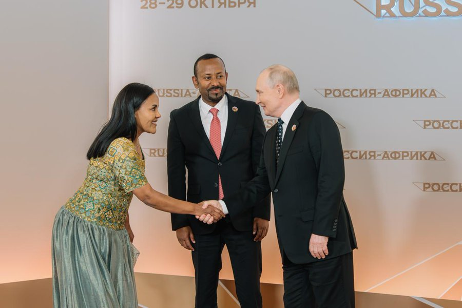 kenyaaxis's tweet photo. Russian President Vladimir #Putin welcomed #Ethiopian Prime Minister Abiy Ahmed and First Lady Zinash Tayachew to a formal dinner at the Grand #Kremlin Palace in Moscow.

The reception was hosted in honour of African leaders attending the Third #Russia-Africa Summit. https://t.co/d1fAZRV1Jg