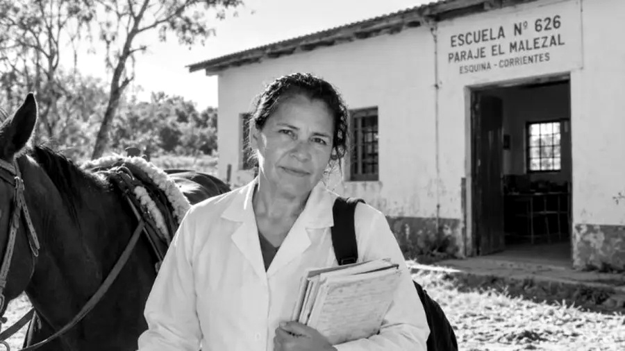 MolinaGusta's tweet photo. #NiUnaMenos 
A Nancy Godoy la asesinaron en Corrientes.
Había reclamado por las condiciones de la escuela rural donde era maestra.
Los homicidas fueron los autores materiales del crimen; y el Estado es el responsable político.
¿La @cteracta va a lanzar un paro? https://t.co/EqzoIPYYbU