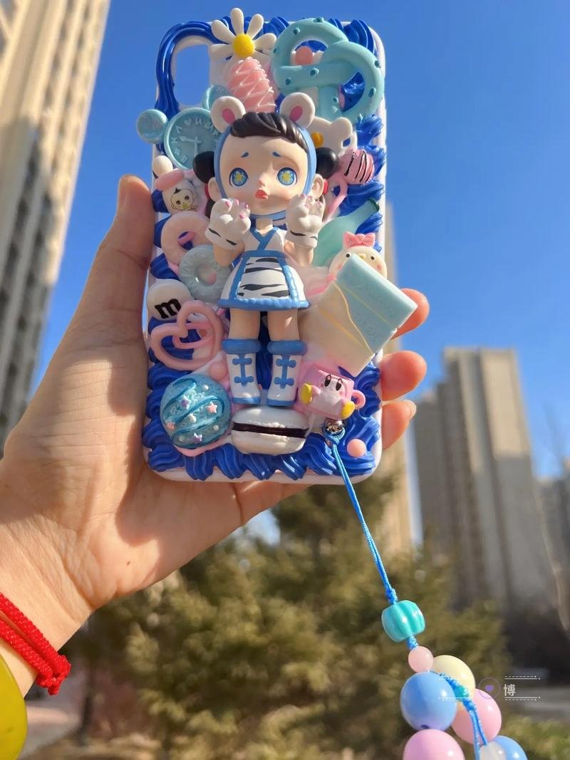 morinaga_go's tweet photo. [型透胶を使ったスマホケースの出来上がり！型取りも簡単で仕上がりがキレイだから、手作り初心者にもぴったり]， https://t.co/DoImnPGP2y