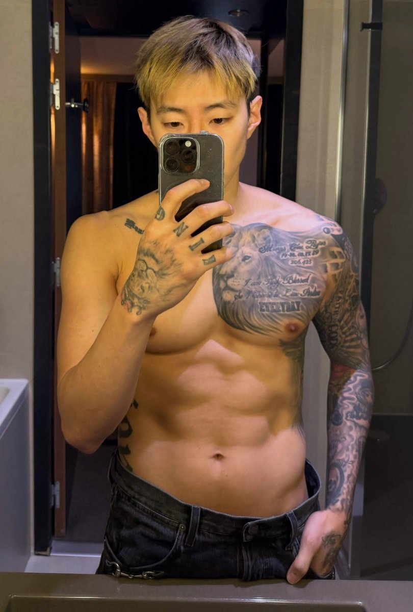 JP14Eva's tweet photo. mirror selfies update for Jwalkerz https://t.co/lnOKI07Cu3