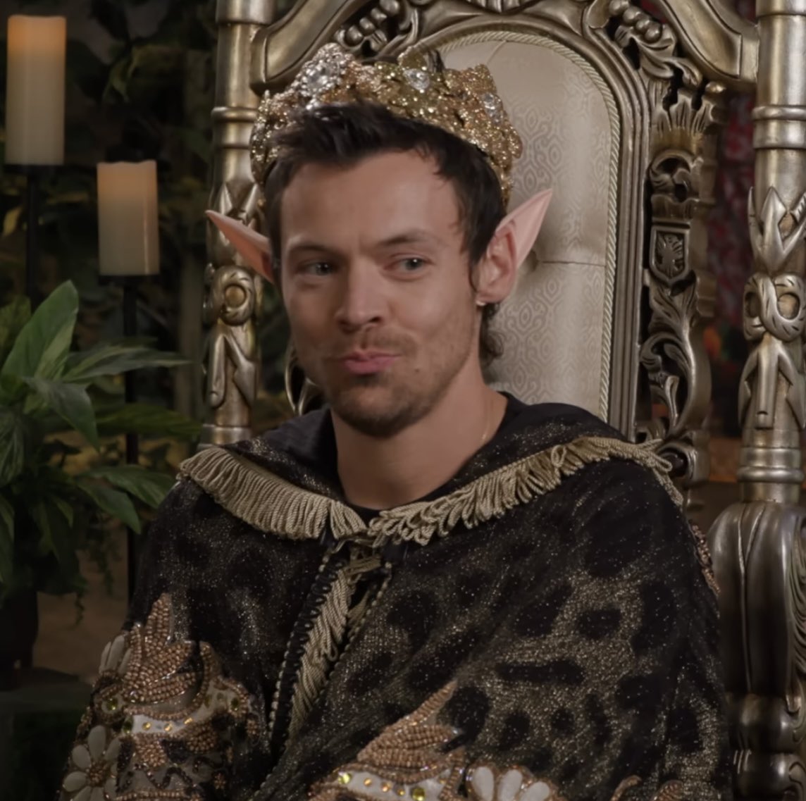hlomlrry's tweet photo. to everyone who’s seeing harry for the last wednesday show tonight have fun and give him a kiss from me good night xx https://t.co/BeJdJytpj8