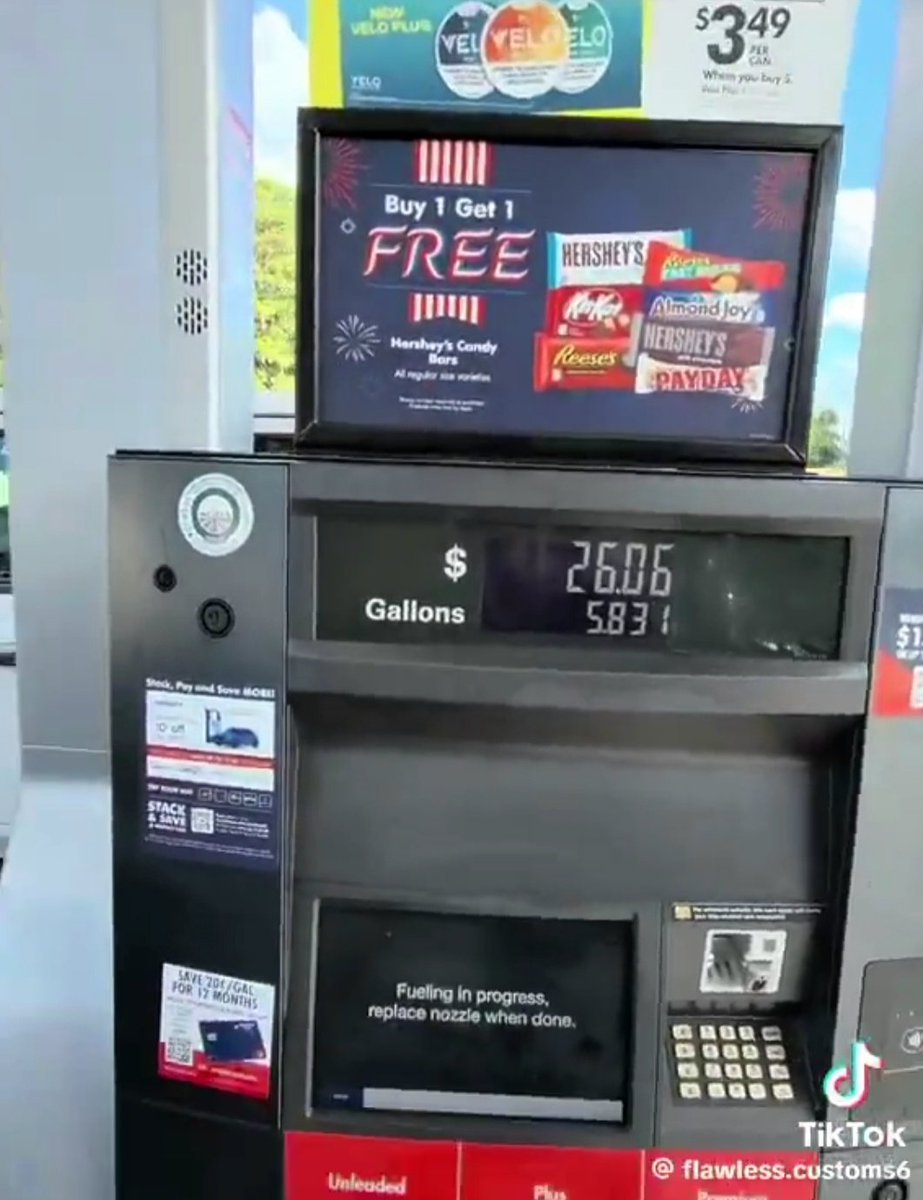 powerflow81's tweet photo. @Chimpnouts "Premium of course"  I guess he'll put in another 6 gallons on payday. https://t.co/BqEp4IymvD