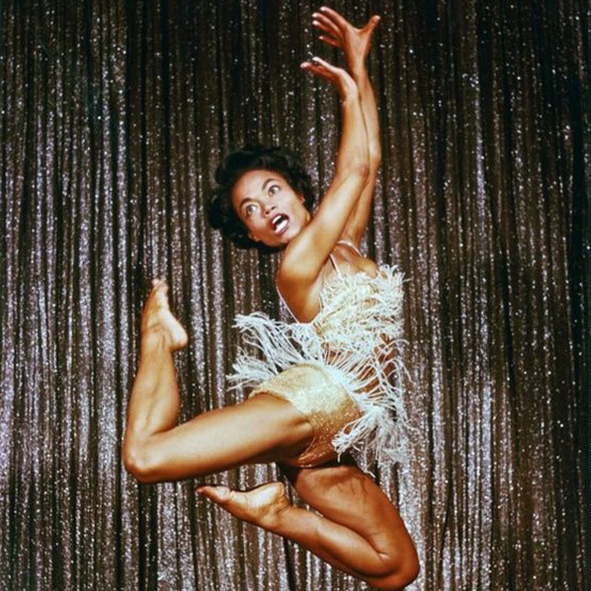 PopCrave's tweet photo. Quenlin Blackwell as Eartha Kitt for Halloween. https://t.co/c34VAD3Uzw