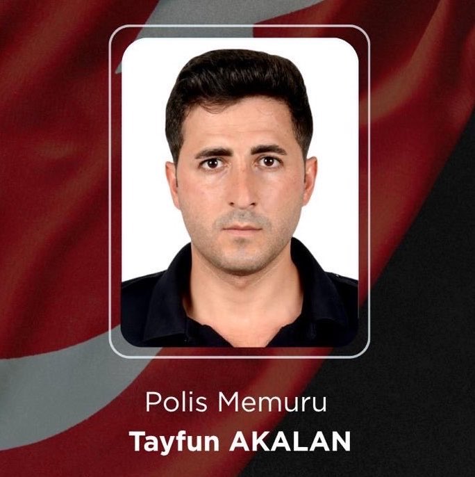 wire_tr's tweet photo. 🇹🇷Van’da geçirdiği trafik kazasında yaralanan polis memuru Tayfun Akalan, kaldırıldığı hastanede yapılan müdahalelere rağmen şehit oldu. https://t.co/gdxEXw3sf1