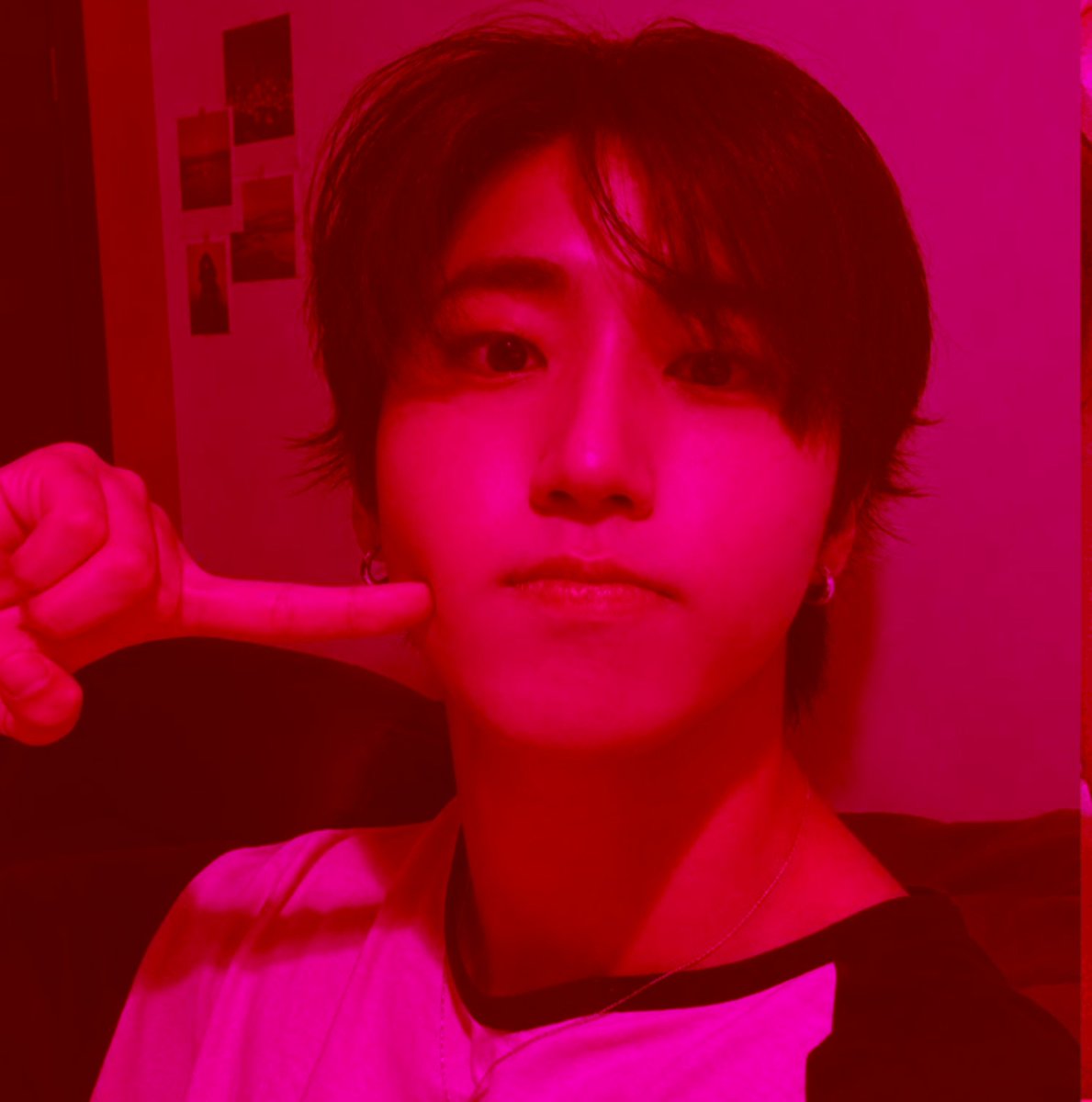 leepinkknow's tweet photo. Imagine if Jisung were pink. https://t.co/tFkiUHvN26