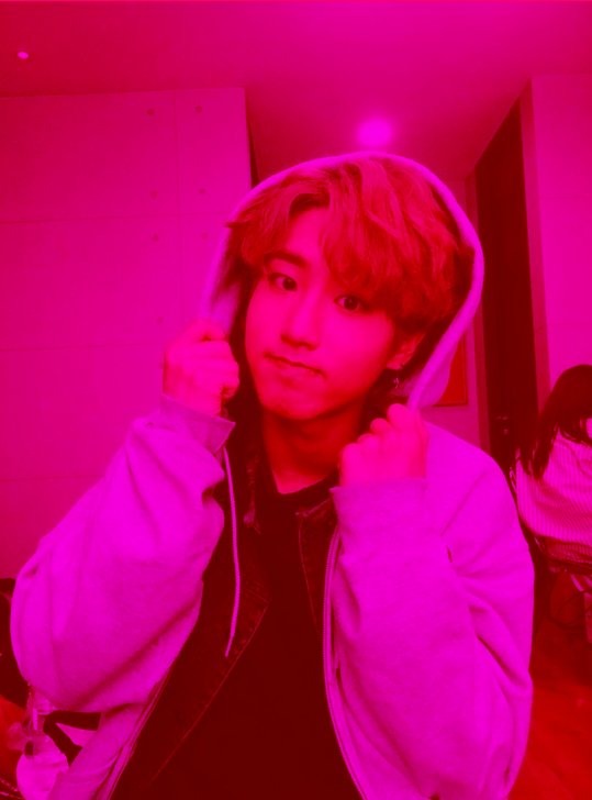 leepinkknow's tweet photo. Imagine if Jisung were pink. https://t.co/tFkiUHvN26