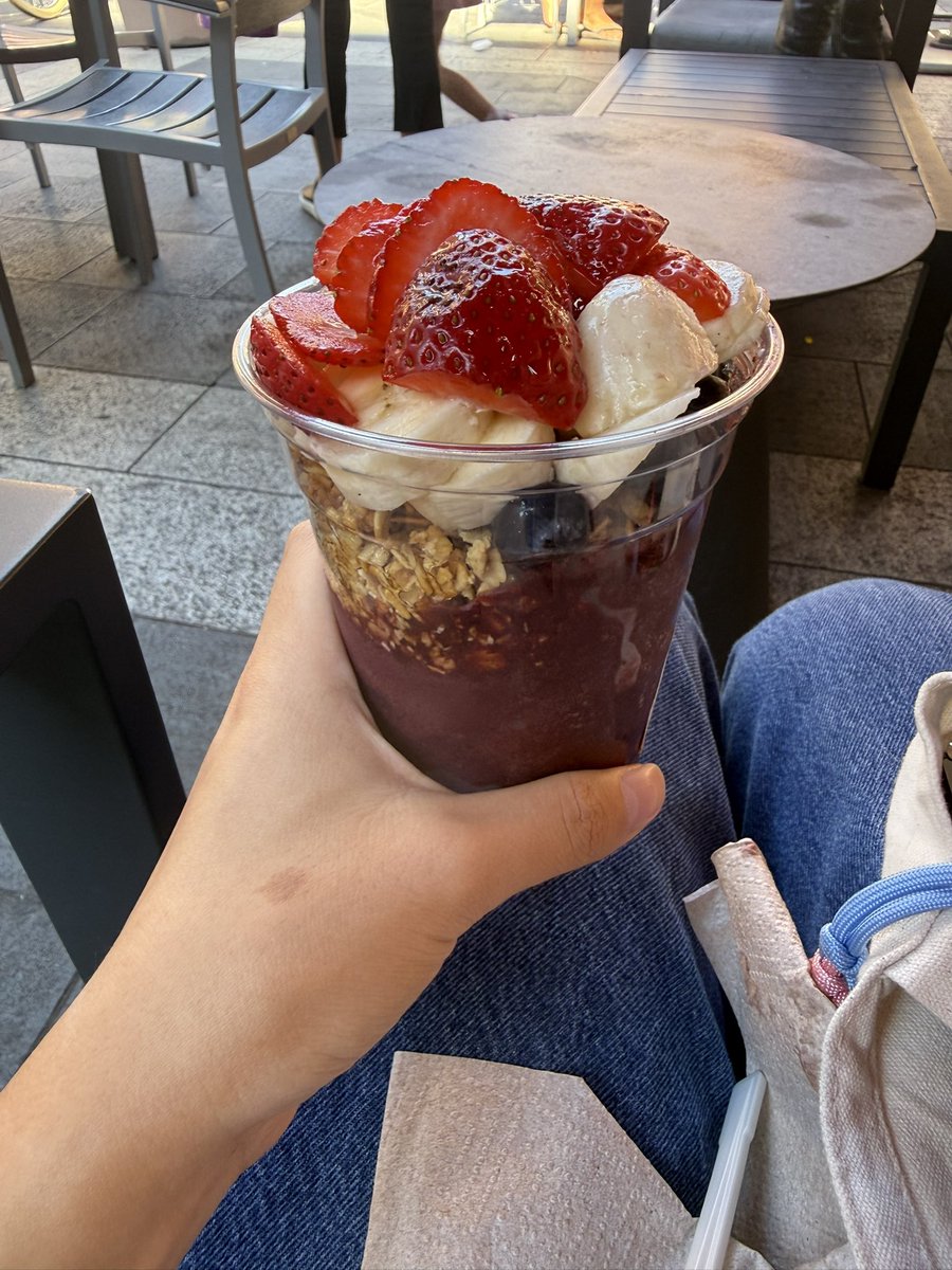 mechemoding's tweet photo. thank the heavens for acai 🙏🙏 https://t.co/HVT6GheT8v