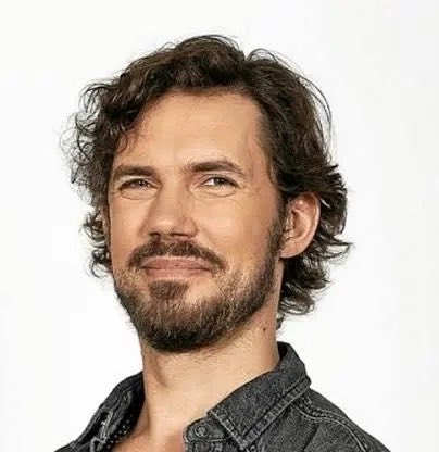 Loulou_r_34's tweet photo. Arnaud Demanche, est celui qui s'est ouvertement moqué de @christine_kelly ... Un versaillais qui se moque d'une femme noire... 🤔🤔
Soutien à Christine Kelly ✊🇲🇫 https://t.co/d04iIm6tcN