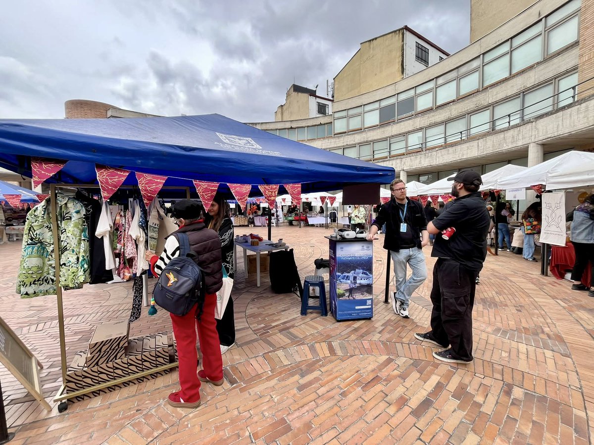 MisionONUCol's tweet photo. #Bogotá | En el #ZeréFest de @ConsejeriaDePaz compartimos nuestra experiencia de VR #PathwaysColombia con víctimas, firmantes de paz y el embajador de @NoruegaenCOL, @DagNagoda, quienes conocieron historias sobre la implementación del #AcuerdoDePaz en los territorios. 🇨🇴 https://t.co/ONtTpBhfTn