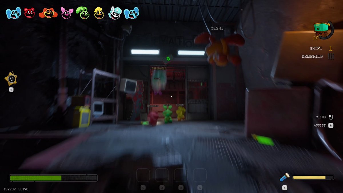 userHandle's tweet photo. 《逃離遊戲時光》Steam 搶先體驗開跑：語音可能害隊伍暴露

《Poppy Playtime》開發商 Mob Entertainment 的《Escape From Playtime》已在 Steam 展開搶先體驗。玩家化身微笑小動物，在 Playtime Co. 玩具工廠單人或最多 8 人合作，搜刮資源、完成任務並逃離追擊；近距離語音可能引敵循聲而來。

遊戲時間點位於「歡樂時刻」事件之後、系列第一章之前。即使未接觸前作，也可作為獨立恐怖冒險遊玩；開發團隊另提供背景介紹影片，協助理解世界觀。

首發有 8 名可操作的微笑小動物，4 名可直接使用、另 4 名須隨進度解鎖。小體型角色能以爬行、跳躍與攀爬探索工廠的狹窄角落，形成不同於正傳的迷你視角。每趟行動會進入動態生成的區域，玩家要搬運物資給神祕避難所，並在時限與風險之間取捨。

Playcare 區域初期將有布吉博特、邦佐兔、蜂王貓等小型實驗體，以及巨軀實驗體喜悅老師；也有未在公開測試出現的新敵人。求生手段包括藏身、製造聲響轉移注意力、解謎與使用道具。螢光棒和 Sketch-A-Map 可協助辨識方向、追蹤隊友與尋找巴里。

縫紉工具包、解毒劑與波比凝膠注射器可支援隊友；霍比兔耳、衝鋒果凍、彈跳墊強化移動，刺耳號角與巴掌手也會回歸。開發團隊預計於 2027 年持續新增區域、敵人、道具、造型與功能；新品優惠 -10％ 至 11 月 5 日。

值得注意的是，這款遊戲把合作溝通也變成敵我都能利用的資源：隊伍不只要分工搬運與逃跑，還得判斷何時開口、何時保持安靜。你會想用完整 8 人隊伍挑戰，還是先單人摸清工廠路線？