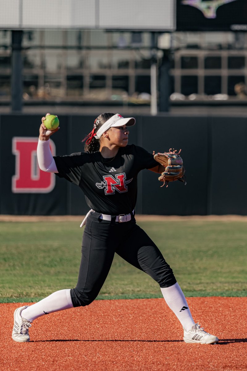 nicholls_sb's tweet photo. Fall Ball in the 985🍂🍂

#SwordsUp⚔️ | #GeauxColonels https://t.co/sboedskeIX