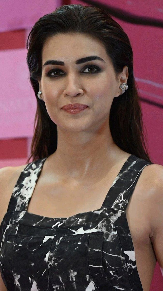 HardFrames's tweet photo. KRITI SANON https://t.co/vdTg4RS7oA