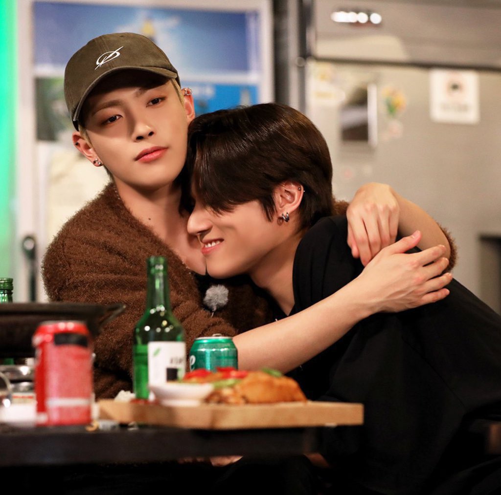 byAon2's tweet photo. 아프지마아프지말라고건강하라고제발건강해.
토파즈건강하자고제발건강챙기라고좀쉬라고.
메가도스챙겨먹고자양강장제뭐시기다먹고좀.
김홍중정우영제발아프지말라고푹쉬고좀제발.
일생각금지미안하다금지그냥다금지휴식만해.
제발건강하자오래오래볼거니까제발건강하자. https://t.co/kNGDqOhRvI